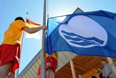 Błękitna Flaga znów nad świnoujskimi kąpieliskami i mariną